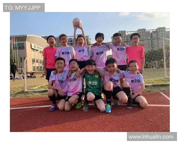 足球明星与女班长的校园爱情故事如何在绿茵场上绽放光彩 足球明星与女班长的校园爱情故事如何在绿茵场上绽放光彩