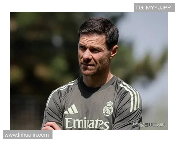 足球明星代名词的魅力与影响力解析:他们如何塑造了现代足球文化 足球明星代名词的魅力与影响力解析:他们如何塑造了现代足球文化