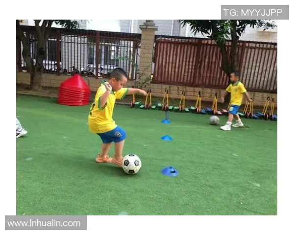 足球明星挑战智力游戏下棋视频精彩瞬间回顾