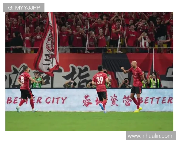 成都足球队荣登实力排行榜第一名引发热议与关注 成都足球队荣登实力排行榜第一名引发热议与关注