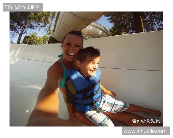 足球明星与白人妻子甜蜜生活瞬间大揭秘,感受他们的幸福与温馨时光 足球明星与白人妻子甜蜜生活瞬间大揭秘,感受他们的幸福与温馨时光